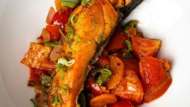 Ātrā laša recepte ar dārzeņiem attēls