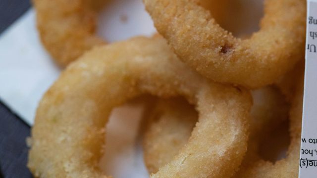 Fritēti sīpolu gredzeni attēls