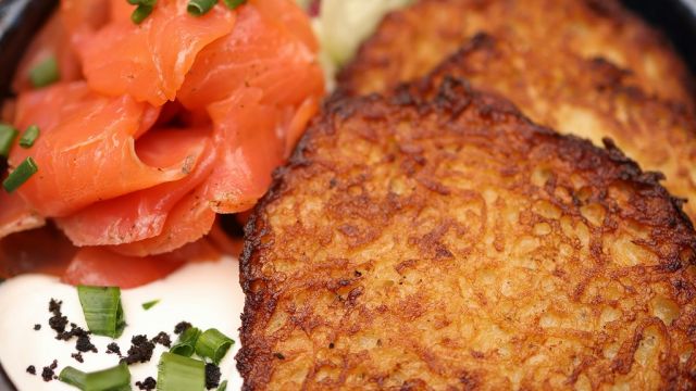 Kartupeļu pankūkas ar lasi attēls