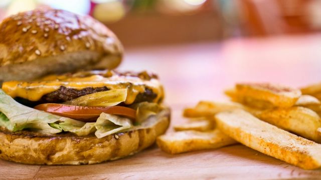 Liellopa BBQ burgers attēls